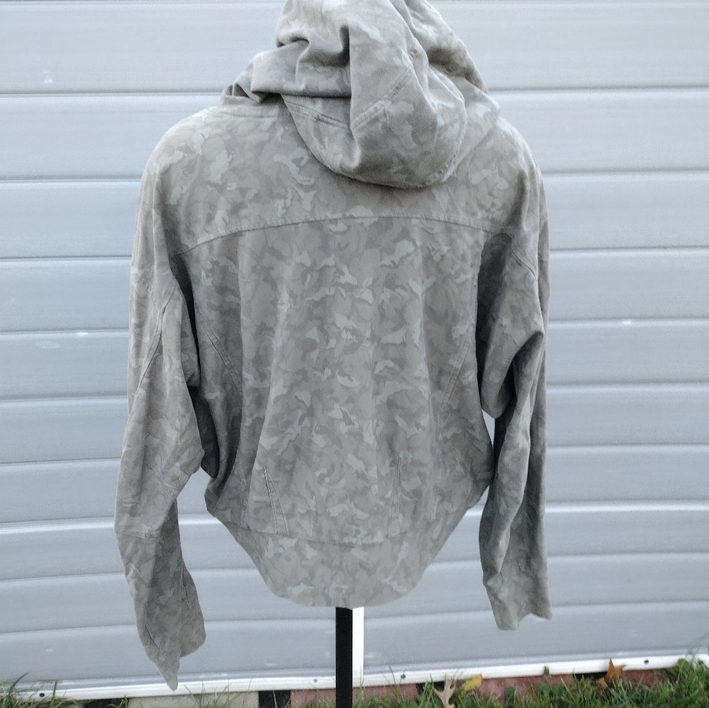 Athleta green camo Farallon sweatshirt hoodie large Tall  athleisure loungewear. - Picture 4 of 11